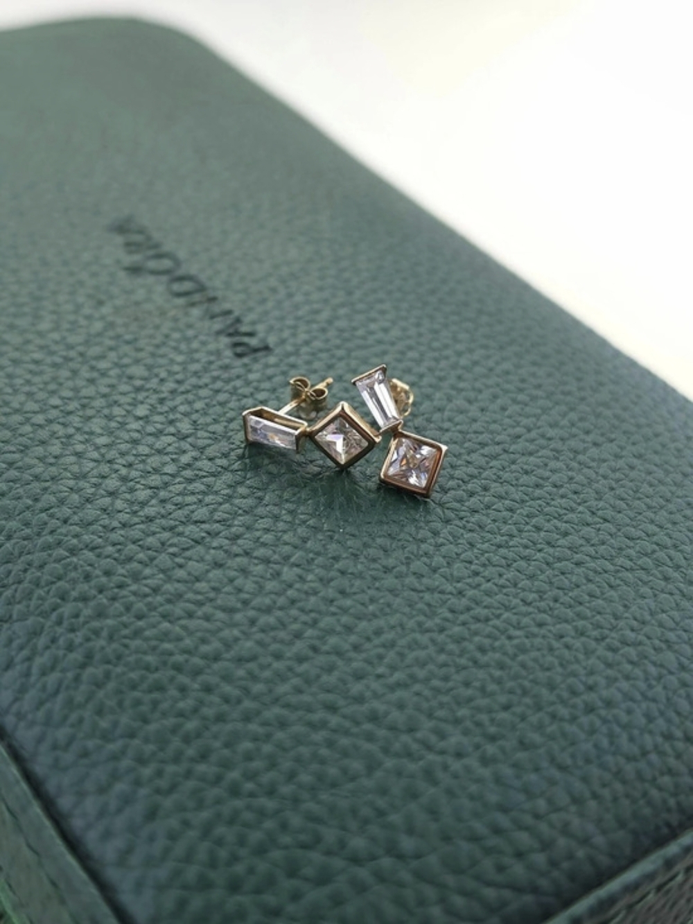 ✨ 14k Yellow Gold Geometric Stud Earrings ✨